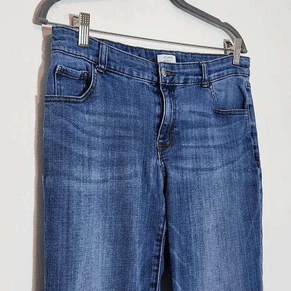 Crown & Ivy Distressed Capri Jeans Size 10 Boho Cropped Denim - Image 4