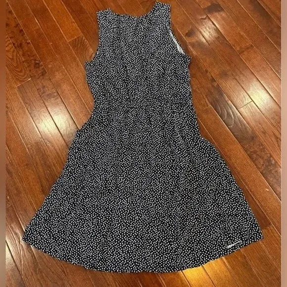 Old Navy navy and white polka dot dress size small - Image 4