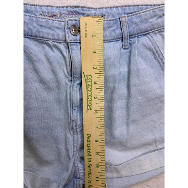 American Eagle Mom Short Womens Size 2 Light Wash Strigid Denim Cuffed - Image 6