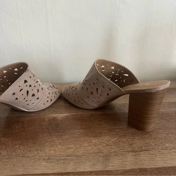 American Eagle Perforated Block Heel Mule Sandals Size 12 - Image 6