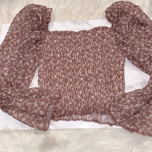 Die & More size small dusty rose floral smocked boho top - Image 6