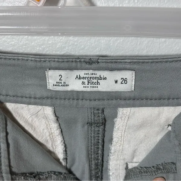 Abercrombie & Fitch Women‎ Casual Gray Shorts size 2 - Image 3