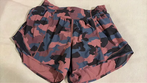 Lululemon Shorts Hotty Hot - Image 2