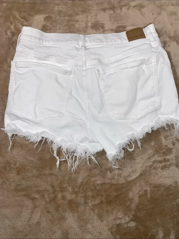 American Eagle Outfitters White Distressed Denim Shorts with Lace Insets - Image 4