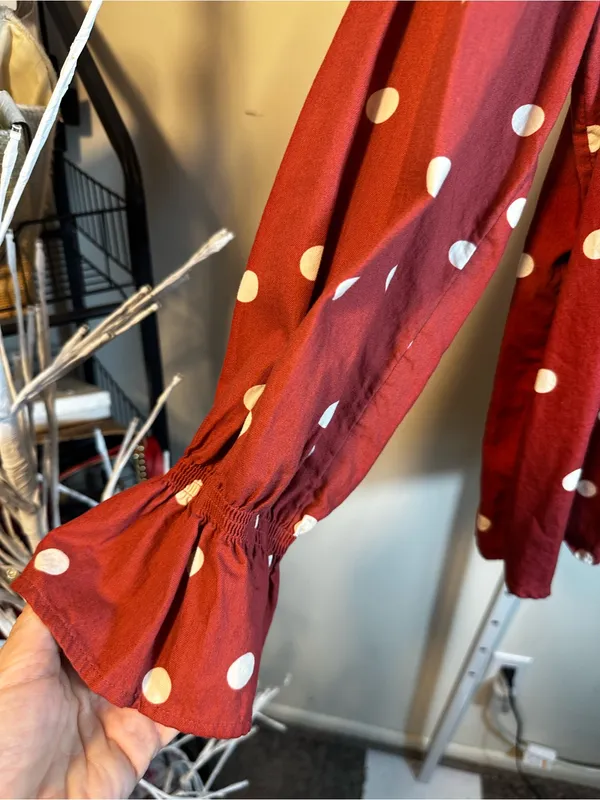 P267. Lauren Conrad Polka Dot Button-Up Blouse in Burgundy and White - Image 5
