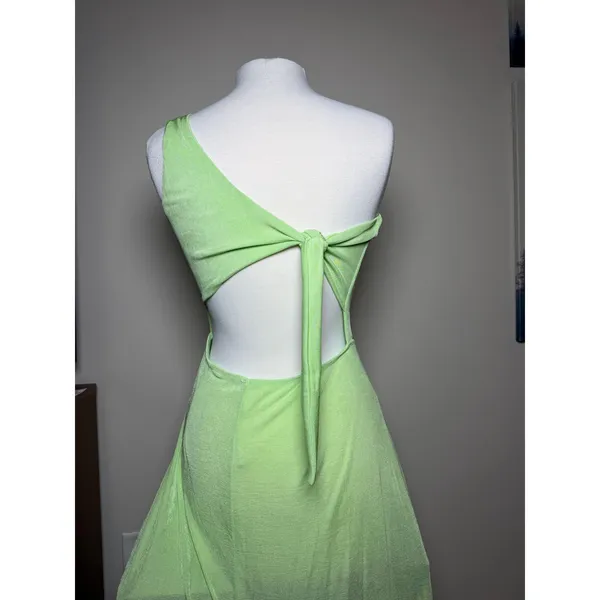 Lucy in the Sky Off the Shoulder Tie Back Maxi Dress in Match Green Size Medium - Image 2