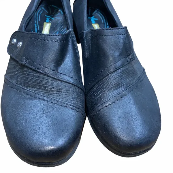 Yuu Phoria Dezary black slip on comfort shoes size 10 wide - Image 3