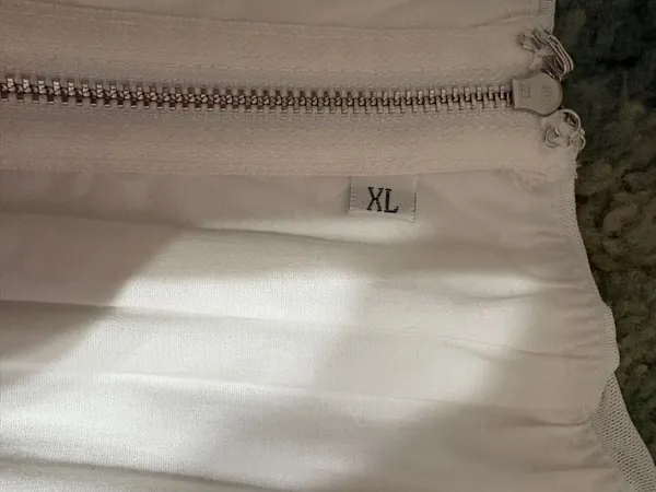 White corset top Size XL - Image 4