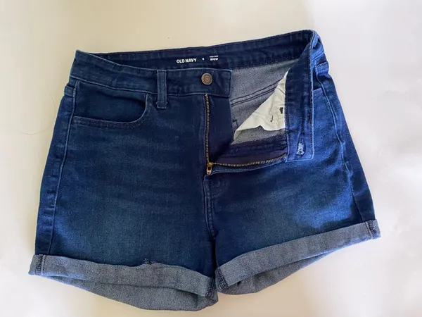 Old Navy High Rise Denim Shorts Size 8 - Image 3