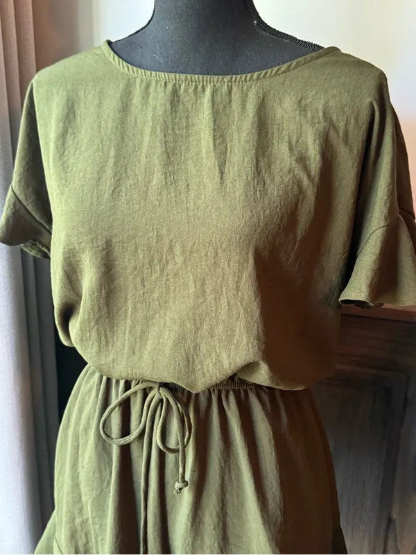 Bluivy Olive Green Ruffle romper medium euc - Image 2