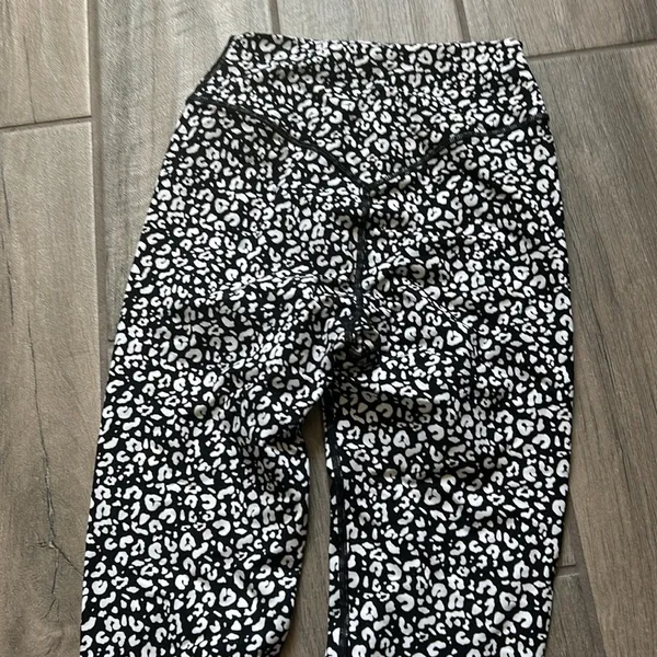 White Fox active white leopard leggings - Image 6