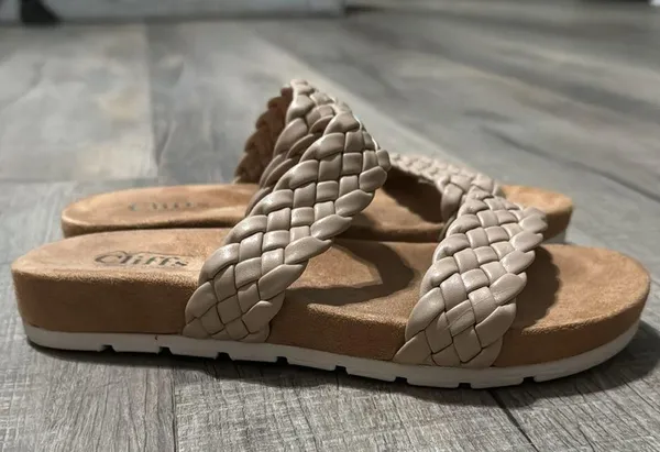 Sandals!! Size 6 - Image 2
