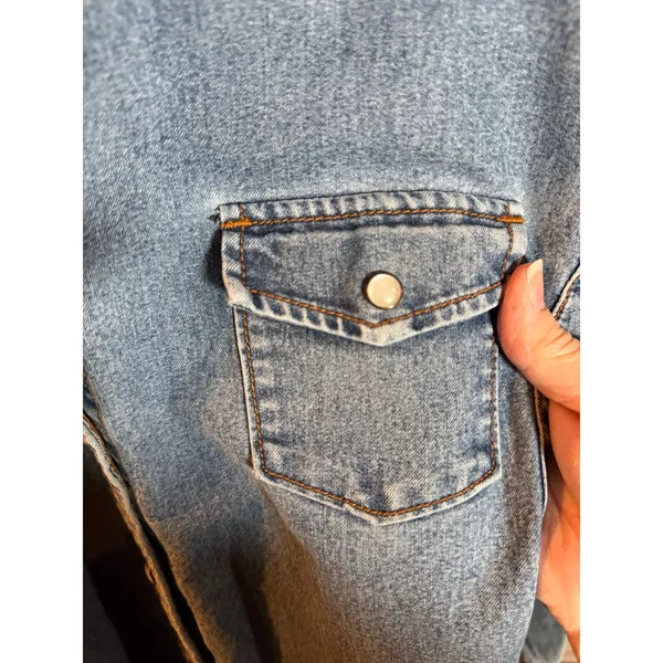 Levi Strauss Signature Button Up Shirt Women's Size XL Blue Denim Long Sleeves - Image 5