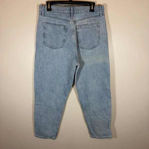 Gap Light Wash Mom Jeans Womens 31 High Rise Loose Fit Tapered Leg Denim - Image 5