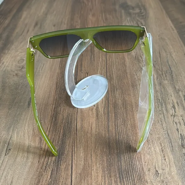 Stylish Green Sunglasses - Image 6