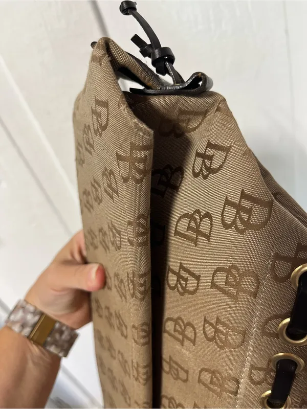 Vintage Y2K Dooney & Bourke Signature Monogram handbag in classic tan Brown - Image 8