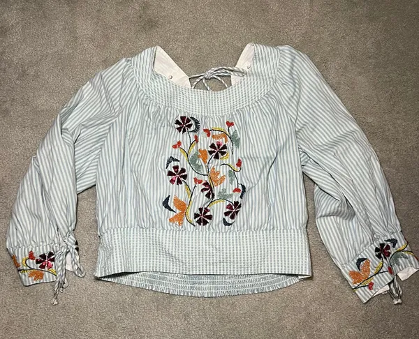 Anthropologie Beaded Puff Sleeve Blouse Size Medium - Image 2