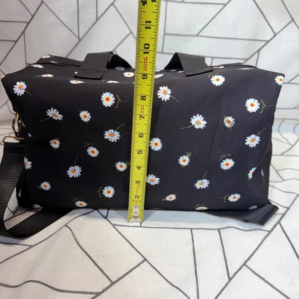 Alice + Olivia Duffel Bag Medium Black Daisy Floral Crossbody Travel Weekend‎ - Image 7