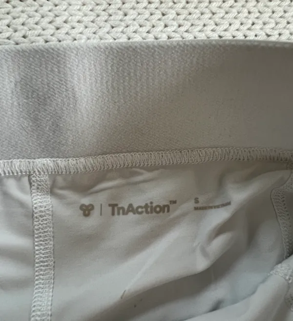 Aritzia Skirt - Image 4