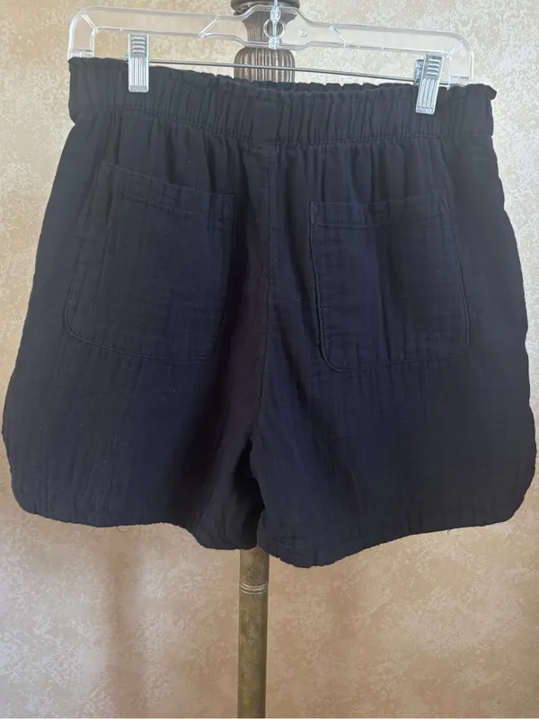 Old Navy Women's Black Elastic-Waist Band Shorts in Black - Size: medium - Image 2