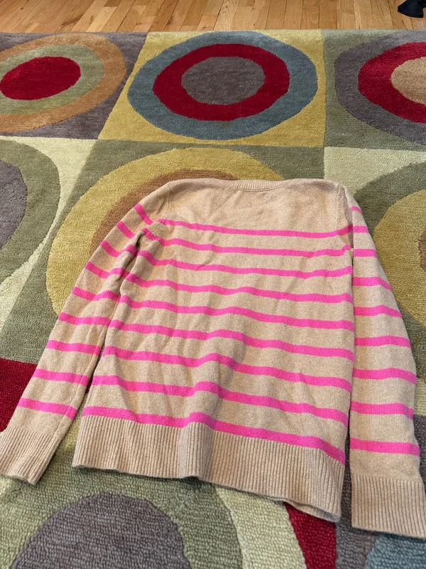 New York & Company Pink Tan Stripe V Neck Sweater Preppy Y2K Style Women’s Small - Image 4