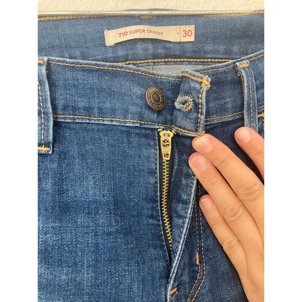 Levi's Women's 710 Super Skinny Modern Minimalist Clean Girl Blue Denim Jeans 30 - Image 4