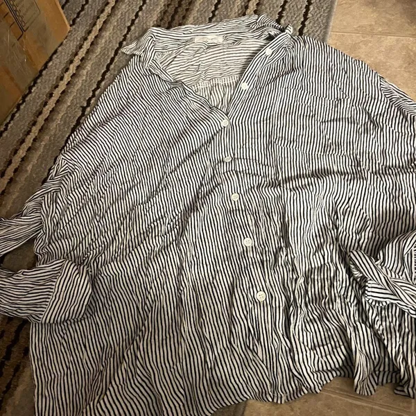 Carly Jeans xs/s button down blouse‎ - Image 5