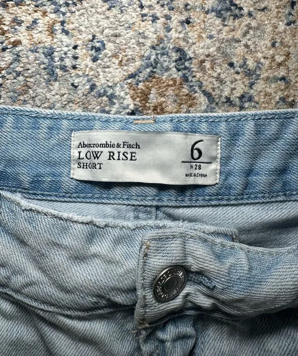 Abercrombie & Fitch Low Rise Short Denim Shorts Size 6 W28 - Image 2