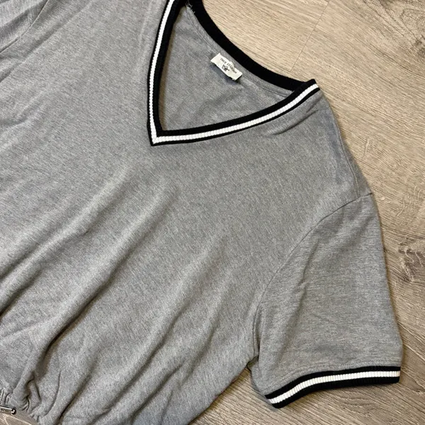 •TRUE RELIGION• V NECK DRAWSTRING CROP TOP - Image 6