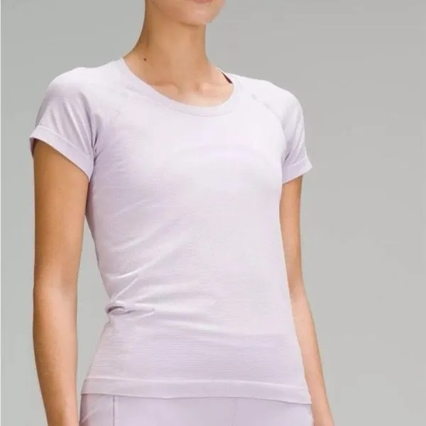 ✨Lululemon Swiftly Tech Short Sleeve Sz 8 Lavender Shirt 2.0✨ - Image 2