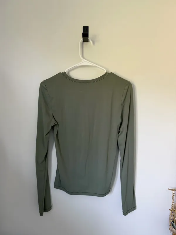Aritzia Wilfred Green Long Sleeve - Image 3