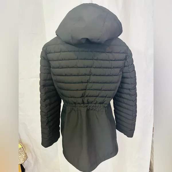 Tommy Hilfiger Women’s Black Quilted Hooded Jacket - Image 11