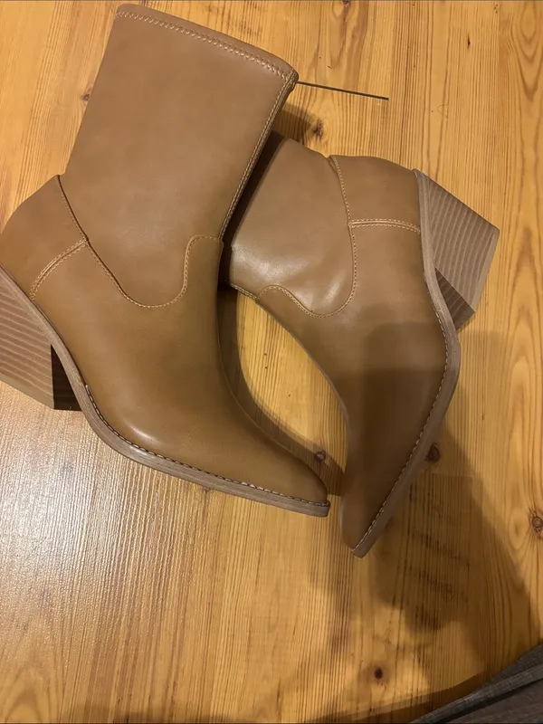 Universal Threads Classic Tan Mid-Calf Women’s Heeled Boots - Image 3