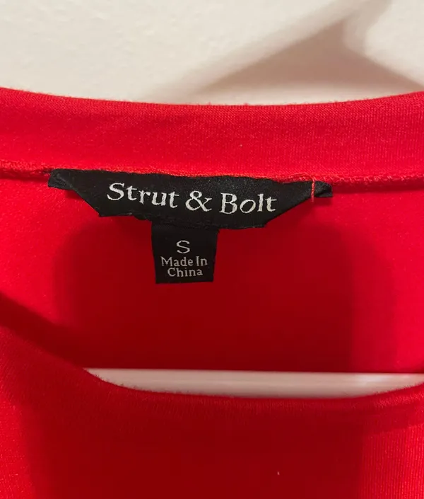 Strut & Bolt Red Ruffle Cropped Shirt - Image 4