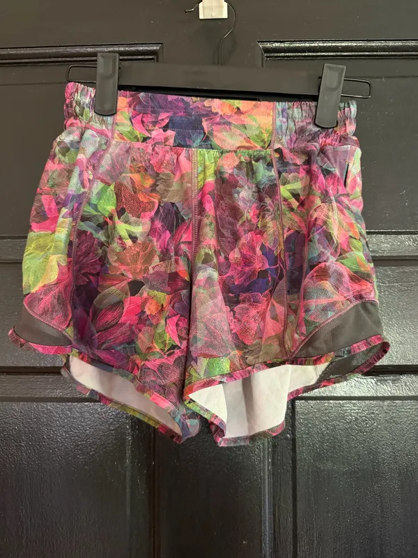 Lululemon Hotty Hot Low-Rise Shorts - Image 2