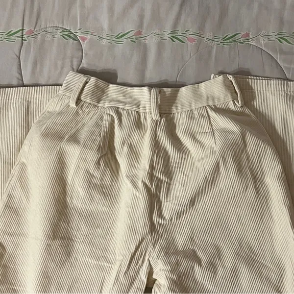 Cream high-waisted corduroy straight leg pants. - Image 4