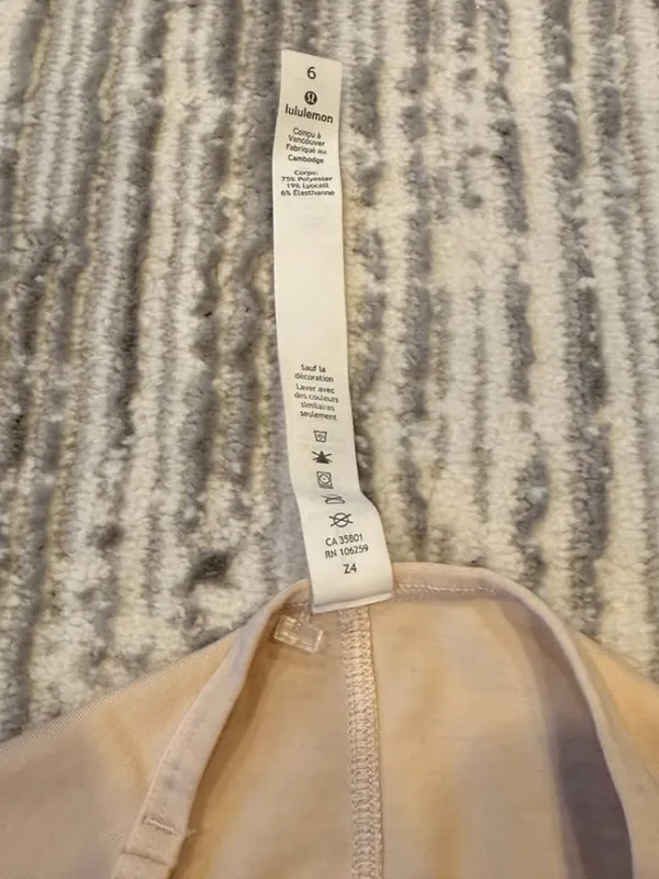 NEW Lululemon women's size 6 cream short sleeve top - Image 3