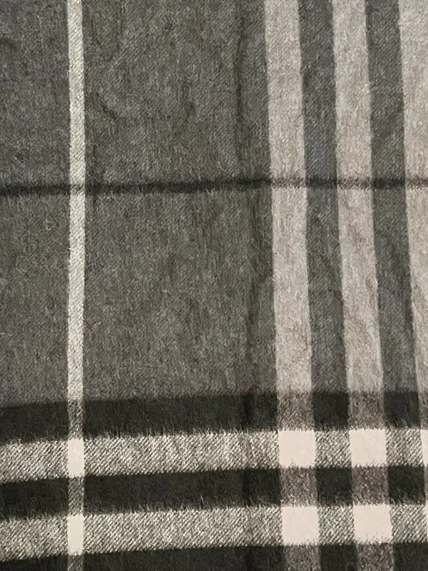 Burberry 100% Cashmere Grey/Black Classic Check Plaid Fringe Unisex Scarf - Image 6