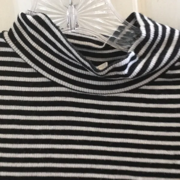 FINAL MARKDOWN Ladies gap top medium - Image 3