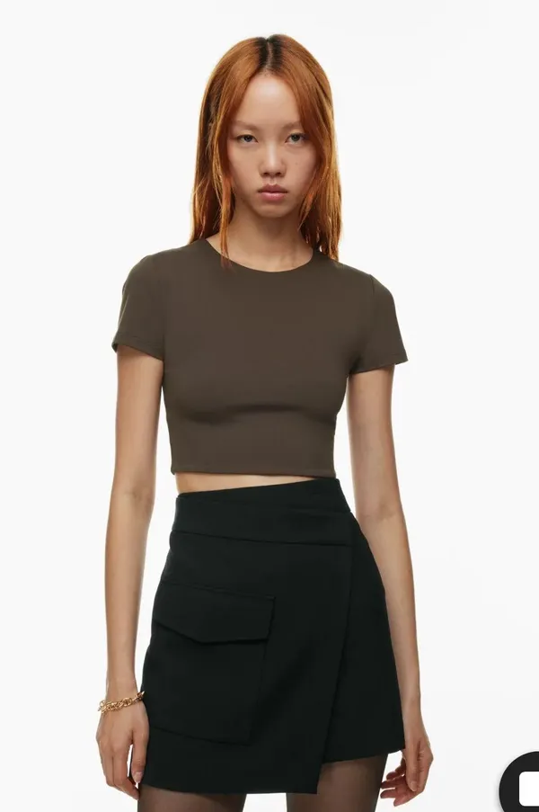 Aritzia Contour Crew Cropped Tee Rich Mocha Brown - Image 5