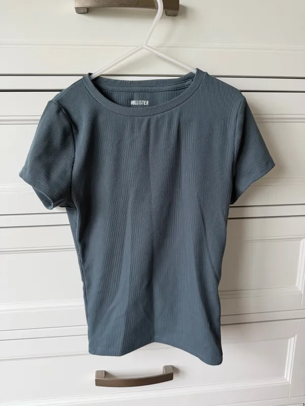 Slate blue hollister fitted top - Image 2