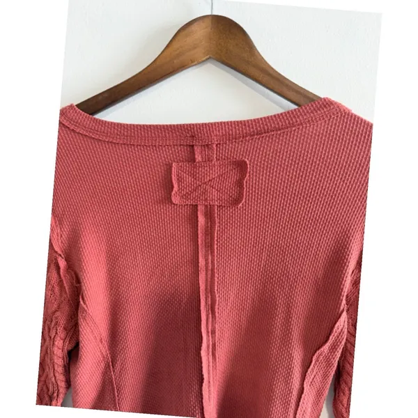 BKE Henley Top Red Waffle Cable Knit Boho Textured Long Sleeve Thermal Small - Image 7