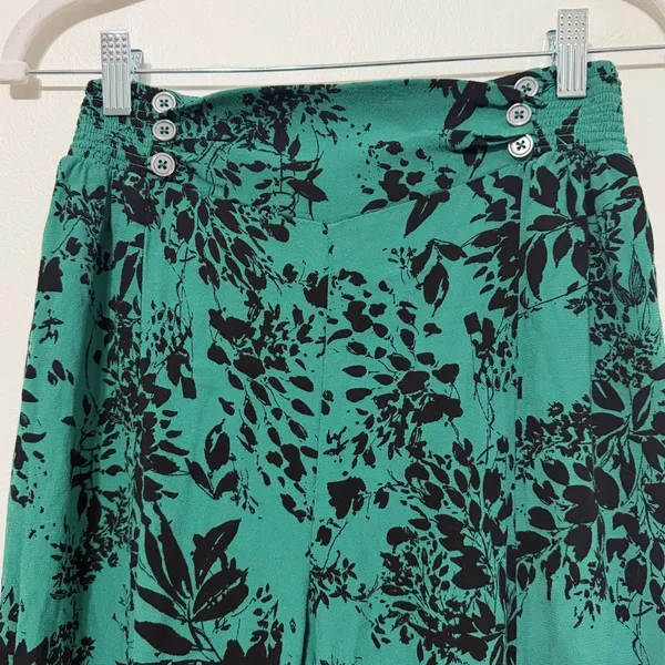 Free People Boho Floral Wide Leg Crop Pants Size XS Green Tropical - Image 4