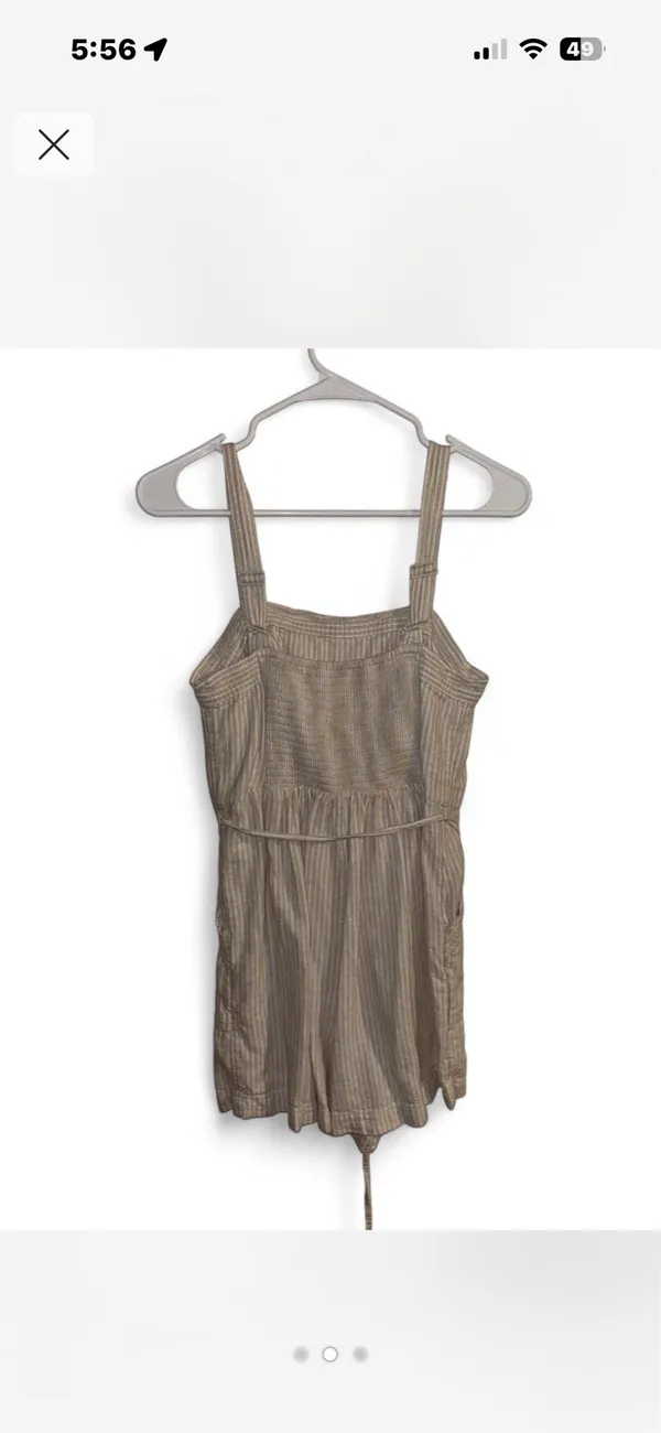 Old Navy Tan and White Romper - Image 2