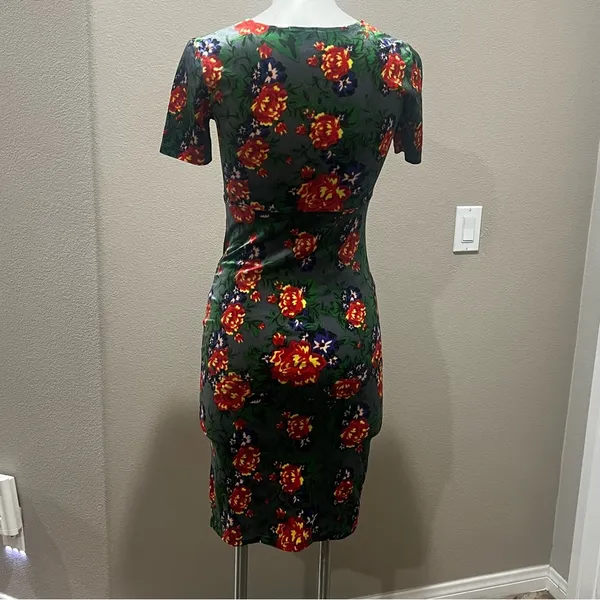 Zara green velvet short sleeve floral dress - Image 4