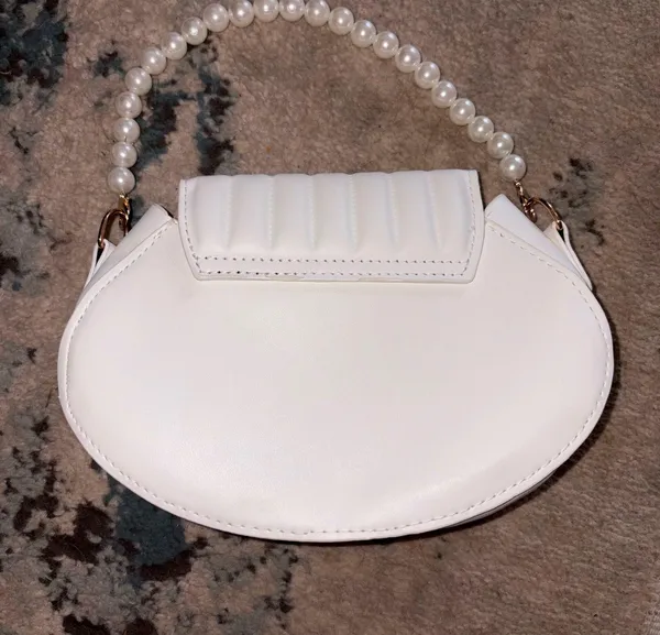 Clam Shell Purse White - Image 2