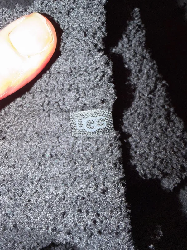 UGG Novalie Slouchy Crop Cozy Soft Cabin-core Sweater Black Size M/L. - Image 8