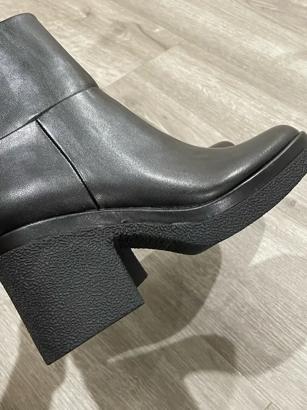 Black chunky platform ankle boots Size 8.5 - Image 4