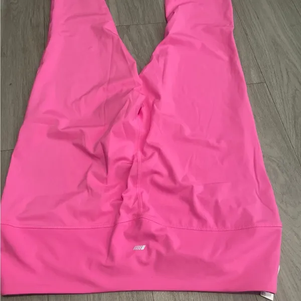Amazon Essentials Bright Pink Leggings Size 3X - Image 3