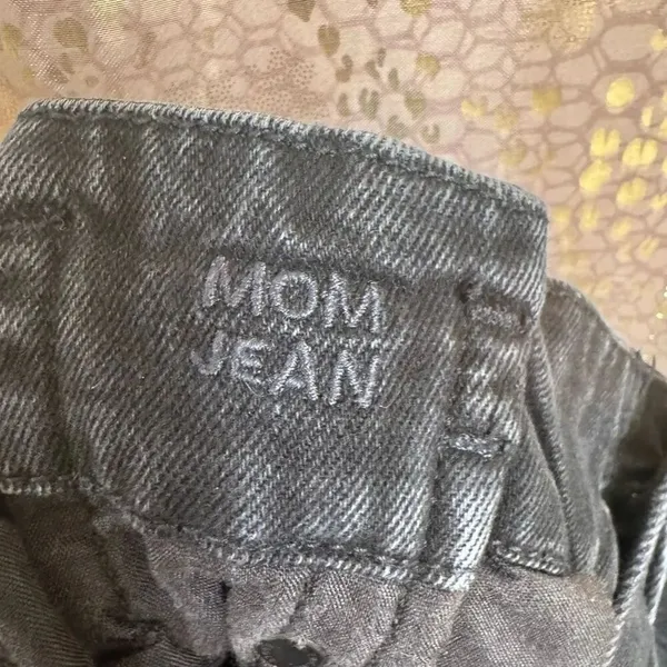 American Eagle Black High Waist Paper Bag Mom Jeans Size 8 - Image 4